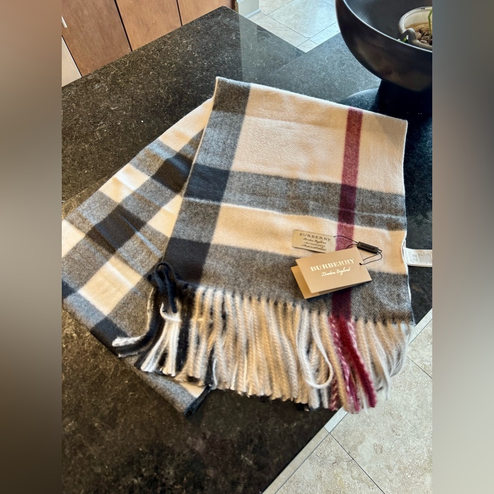 NEW 💕 XL BURBERRY LONDON Gray Half Mega Giant Check Cashmere Scarf Shawl Wrap - Picture 5 of 12